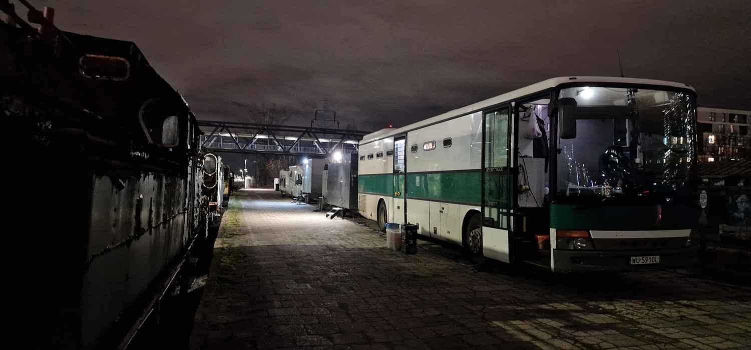 Sprzęt i pojazdy Master-Film na planie zdjęciowym — realizacja 2025