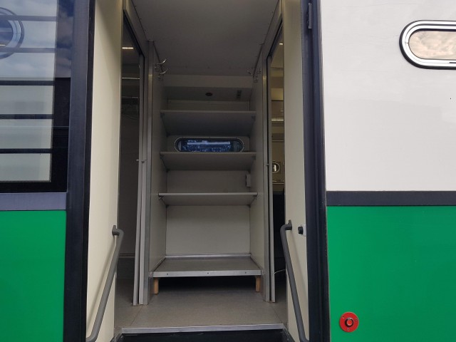 Autobus garderobiany z stanowiskami charakteryzatorskimi — Master-Film Warszawa