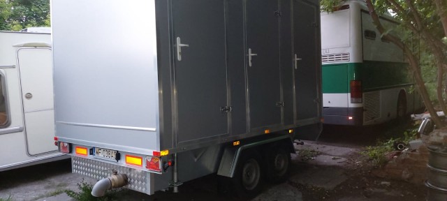 Mobilna toaleta na wynajem dla produkcji filmowej — Master-Film Warszawa